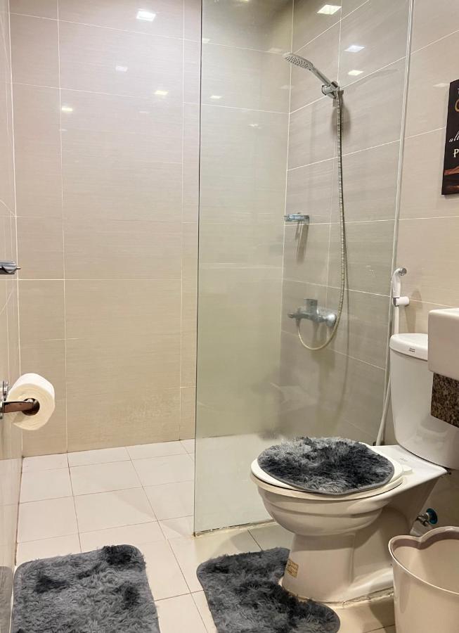 La Palazzo - Across Uptown Mall & Grand Hyatt Bgc Taguig Esterno foto