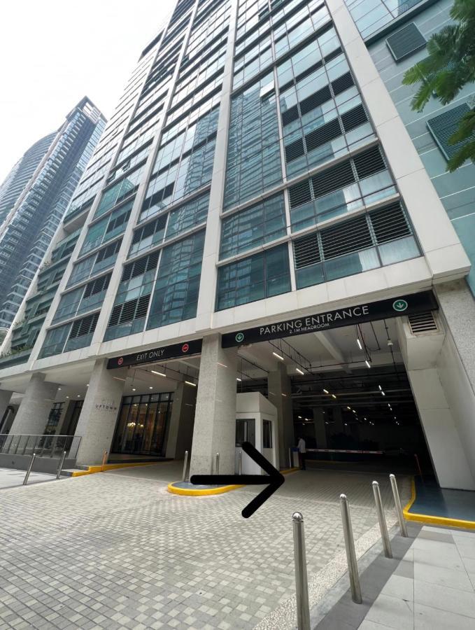 La Palazzo - Across Uptown Mall & Grand Hyatt Bgc Taguig Esterno foto