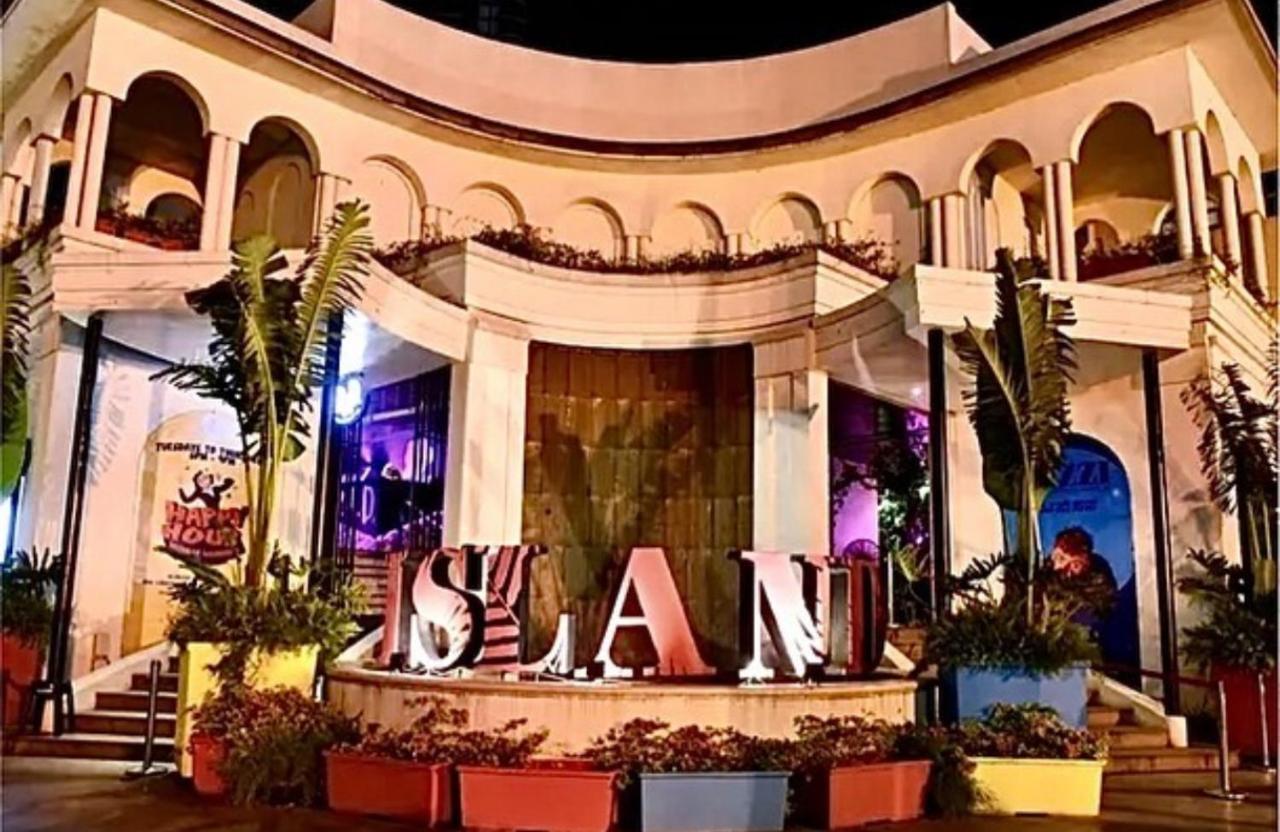 La Palazzo - Across Uptown Mall & Grand Hyatt Bgc Taguig Esterno foto