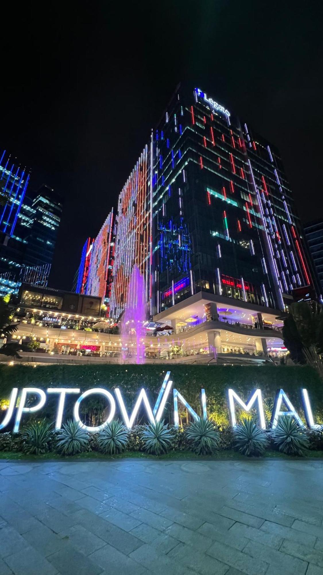 La Palazzo - Across Uptown Mall & Grand Hyatt Bgc Taguig Esterno foto